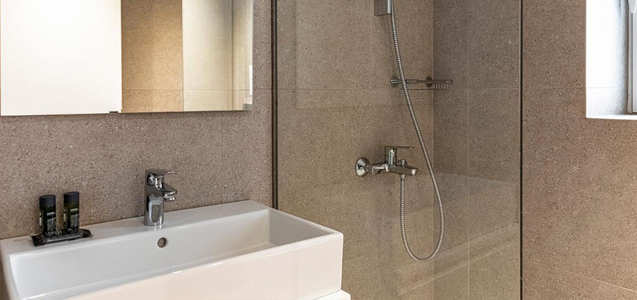 أثينا Phaedrus Living Executive Kriel Suites 001 المظهر الخارجي الصورة